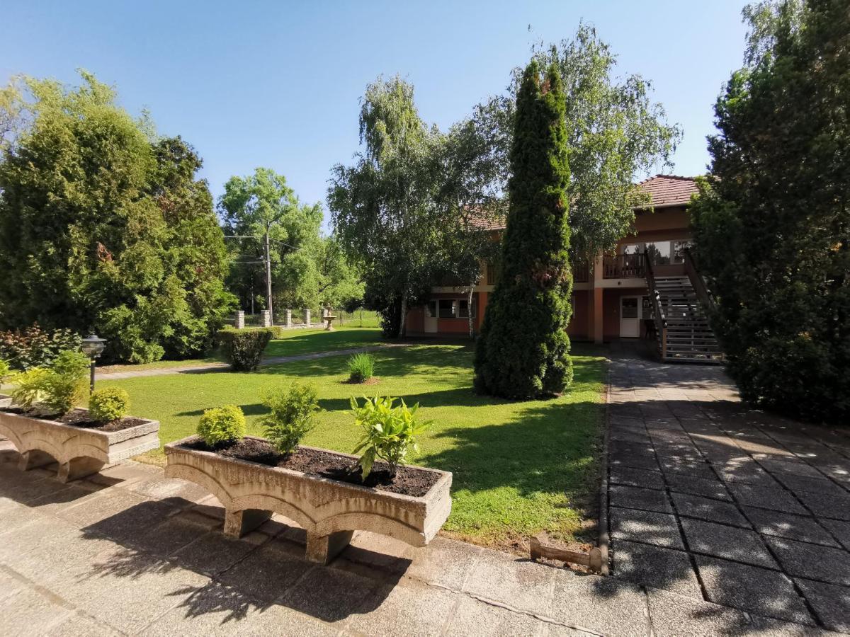 Laguna Panzio Gárdony Eksteriør bilde